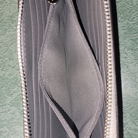 Coach Women's Zip Around accordion Wallet in Pebbled Leather Metallic silver - Picture 9 of 14